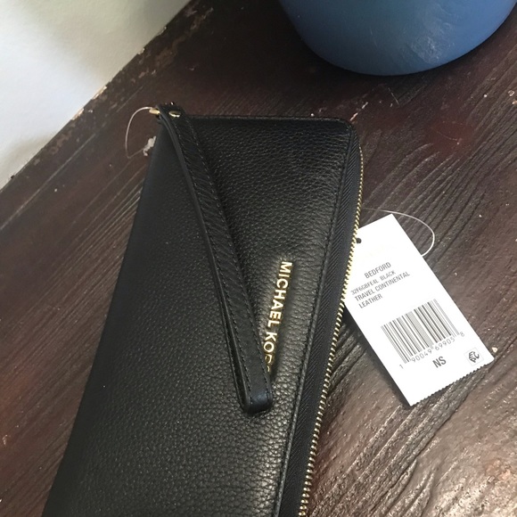Michael Kors wallet - Picture 2 of 9